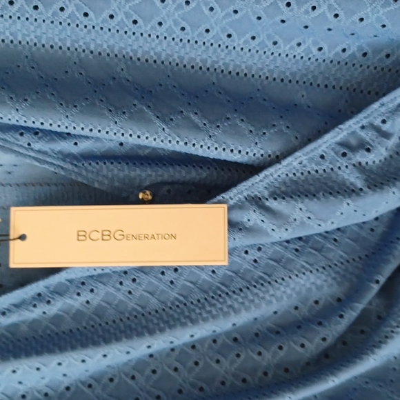 New BCBG generation EYELET Blouse Small Riviera Color - Picture 3 of 5